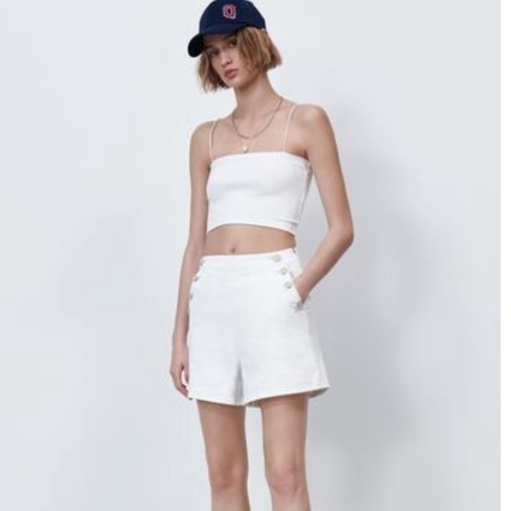 NWOT Buttoned Denim White Zara size 00. High waist.